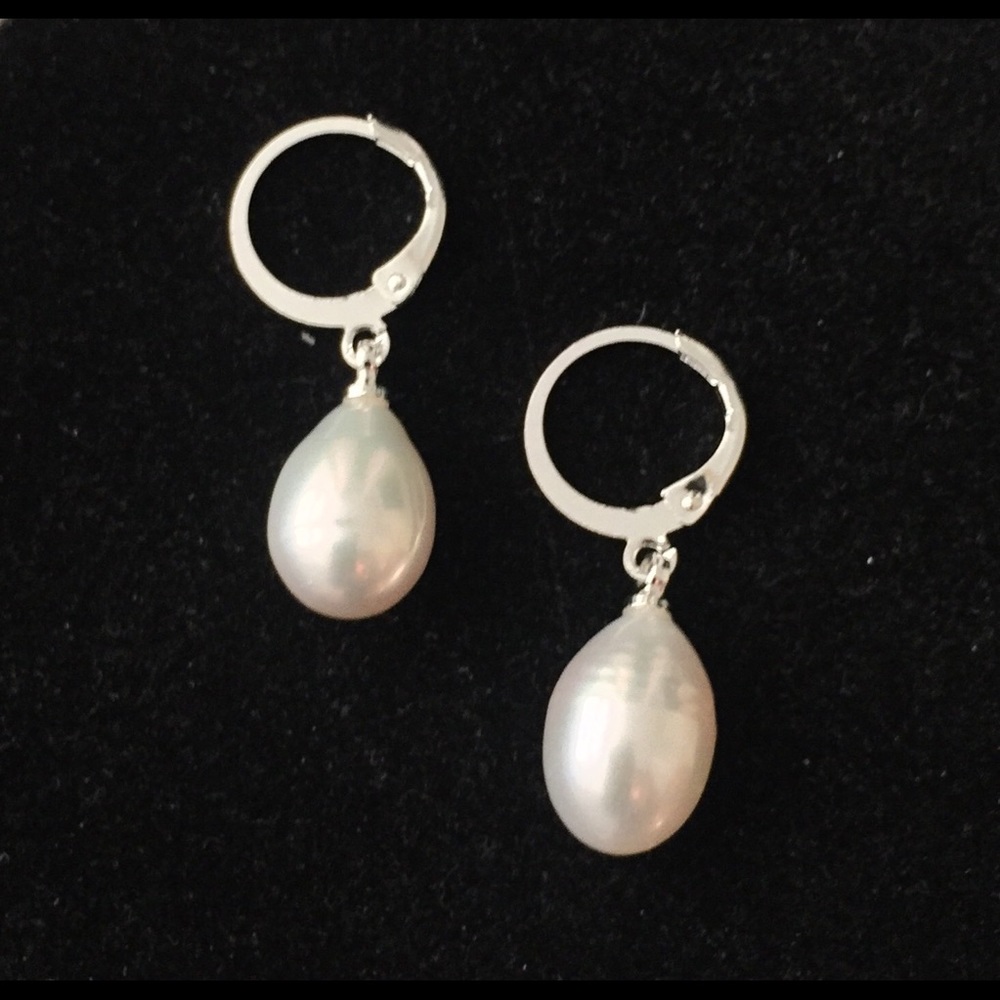 NEW! Freshwater Pearl Earrings